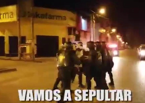 En Cajamarca, policías cargan ataúd al ritmo de música y envían mensaje sobre el coronavirus