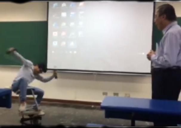 Profesor de física 'trolea' a alumno con experimento en clase