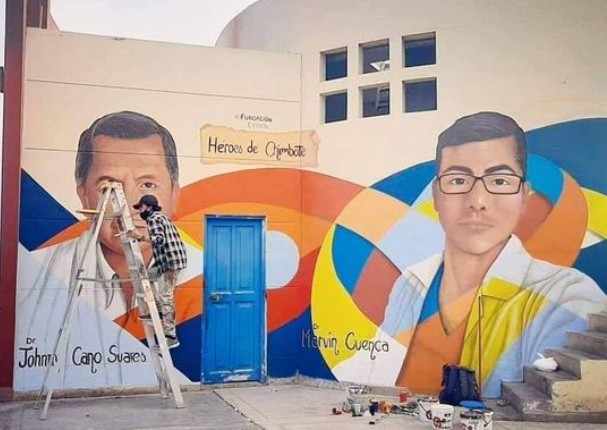 Artista peruano homenajea a doctores fallecidos por Covid pintándolos en un mural