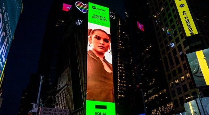 Daniela Darcourt aparece en el Times  Square | VIDEO
