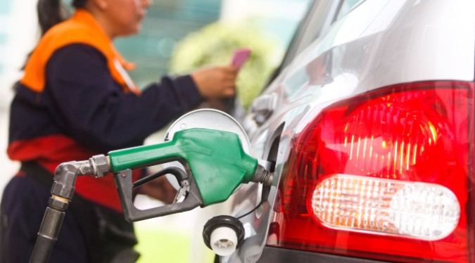 Precios de los combustibles suben más del 3% por galón