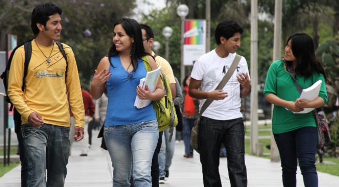Perú: Estudiantes ya no deberán presentar tesis para obtener título universitario