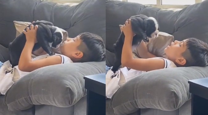 ¡Tierno video!: Graban a niño cantándole conocida salsa romántica a su perrito | VIDEO