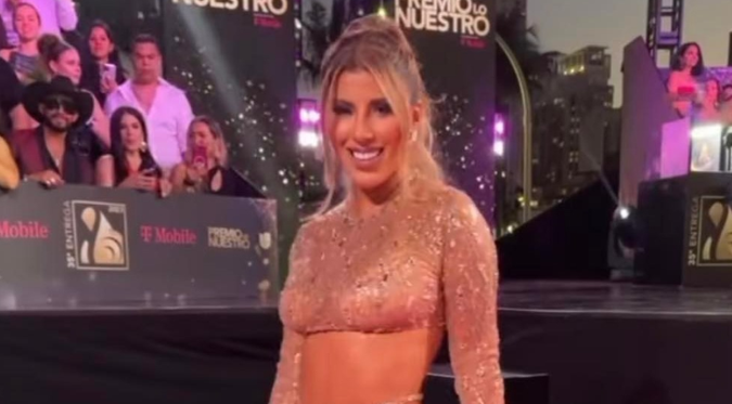 MIRA el INFARTANTE LOOK que LUCIÓ YAHAIRA PLASENCIA en la ALFOMBRA MAGENTA de los PREMIO LO NUESTRO | VIDEO