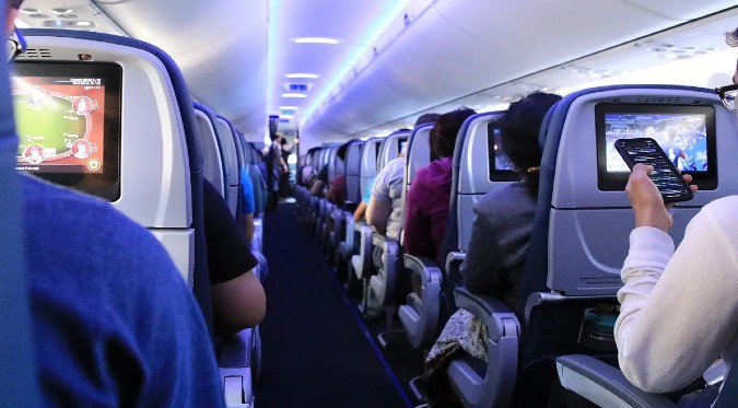 ¡De locura!: AEROLÍNEA lanza OFERTA de PASAJES a casi MITAD DE PRECIO