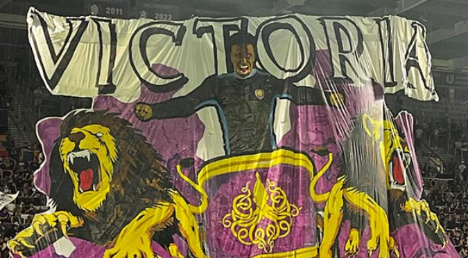 PEDRO GALLESE APARECIÓ en IMPRESIONANTE TIFO REALIZADO por HINCHAS de ORLANDO CITY | VIDEO