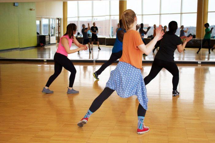 Resultado de imagen para baile en los gimnasios