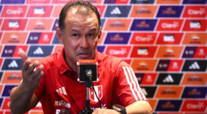 ¡Es oficial! Juan Reynoso ya no es más técnico de la selección peruana