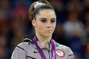 Gimnasta estadounidense se vuelve sensación del internet