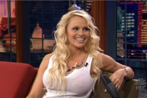 VIDEO: Pamela Anderson recordó su epoca de sexy salvavidas en ‘Baywatch’