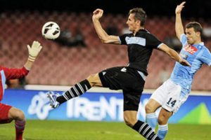VIDEO: Miroslav Klose da clase de ‘juego limpio’ al admitir haber metido gol con la mano