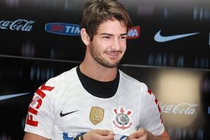 Pato será titular en Corinthians debido a ausencia de Guerrero