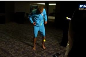 Neymar demuestra su talento haciendo malabares con pelota de tenis – VIDEO