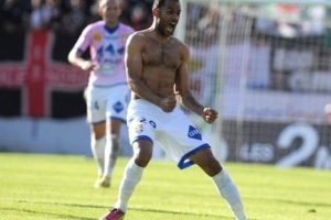 Golazo desde más de 60 metros en el fútbol francés – VIDEO