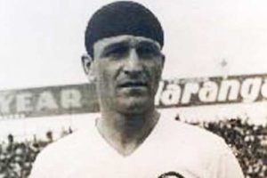 Hinchas de ‘Universitario’ celebran los 100 años del Lolo Fernández