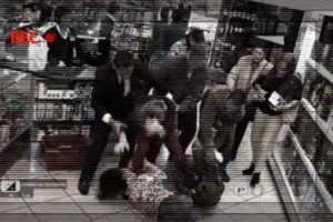 ‘Al fondo hay sitio’ parodió incidente entre exembajador ecuatoriano y dos peruanas – VIDEO