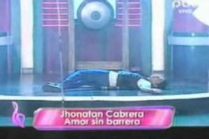 Cantante peruano sufrió ataque de epilepsia en programa de T.V boliviano – VIDEO