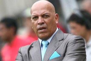 Roberto Mosquera ya no es técnico de Sporting Cristal