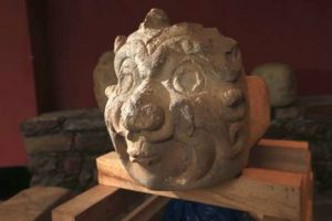 Hallan 3 cabezas clavas en complejo Chavín de Huántar