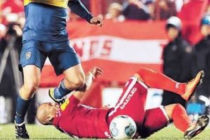 Jugador argentino perdió tres dientes al intentar evitar un gol – VIDEO