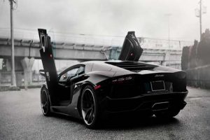 ¡Increíble! Conductor de Lamborghini sale ileso luego que el auto se partiera en dos