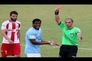 La tarjeta roja más rápida en la historia del fútbol