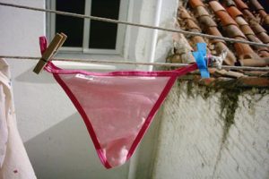 Entérate porqué el uso de ‘tangas’ puede ocasionar daños en la salud femenina