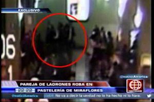 Pareja de ladrones irrumpe en pastelería de Miraflores para robar – VIDEO
