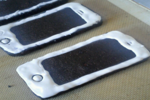 Hombre fue detenido por hablar por su celular … de galleta