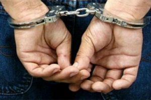 De película: hombre pidió que lo encarcelaran porque no soportaba a su esposa