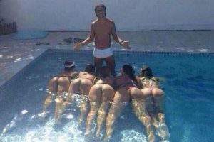 Ronaldinho causa polémica con una foto subida de tono