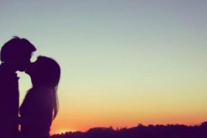 Conoce los 5 gestos que aman los hombres de las mujeres