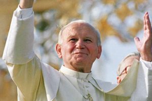 Roban reliquia con sangre de Juan Pablo II