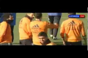 Xabi Alonso y Cristiano Ronaldo pelearon por zapatos -VIDEO
