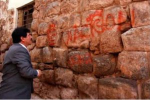 Encuentran nuevas pintas en muro incaico en Cusco