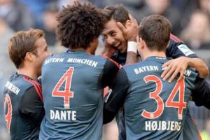 Claudio Pizarro anotó un golazo de chalaca al estilo Super Campeones