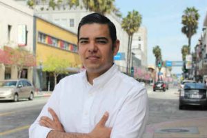 Peruano se convierte en el primer alcalde latino en Estados Unidos
