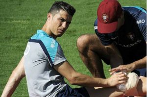 Ronaldo estaría arriesgando su futuro al jugar el mundial