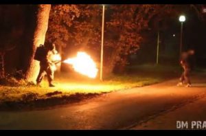Mira la terrorífica broma de ‘El loco lanzallamas’ (VIDEO)