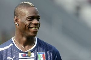 ‘Selfie’ de Mario Balotelli en referencia a Suárez
