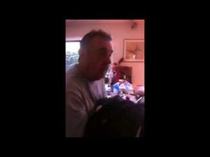 Video que le hace un joven a su padre es un éxito en redes sociales (VIDEO)
