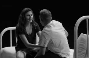 ¿Qué pasaría si dos desconocidos se desnudan? (VIDEO)