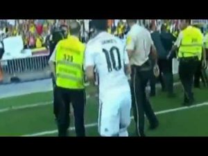 James Rodríguez y su gran gesto con un hincha colombiano (VIDEO)
