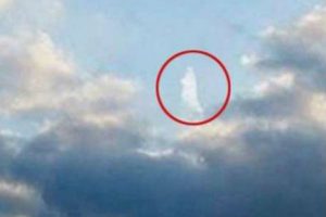 Increíble: Mujer asegura que fotografió a Jesús en el cielo