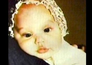 ¿Quién crees que es esta tierna bebé? ¡Descúbrelo en 10 fotos inéditas!