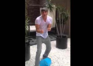 Christian Meier aceptó el reto del ‘cubetazo de agua helada’ (VIDEO)