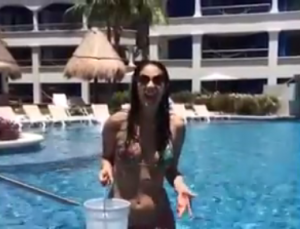 Silvia Cornejo cumplió el reto del ‘cubetazo de agua helada’ (VIDEO)