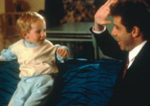 Mira cómo luce hoy el protagonista de la exitosa película ‘Mira quién habla’ (FOTOS)
