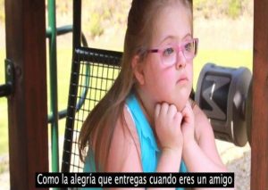 Mira la conmovedora canción que dedico un niño a su hermana con síndrome de down (VIDEO)
