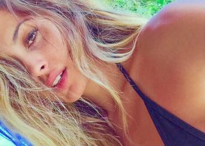 Milett Figueroa y su desfile infartante desfile en bikini  (VIDEO)